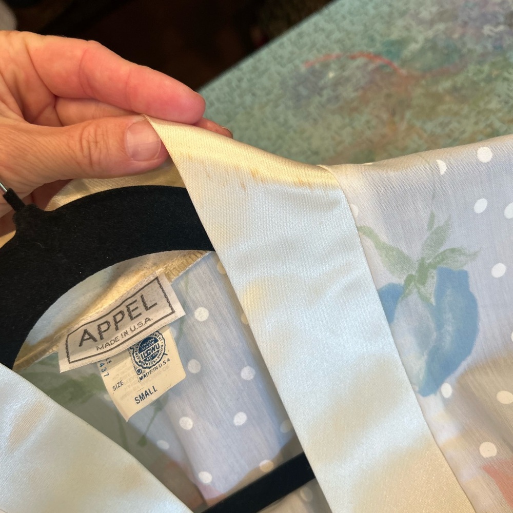 Vintage Pastel Floral and Polka Dot Robe - Picture 12 of 13